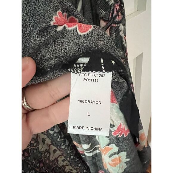 New GiGio Dreams Come True Kimono black and bright floral pattern with fringe sw - Picture 11 of 13